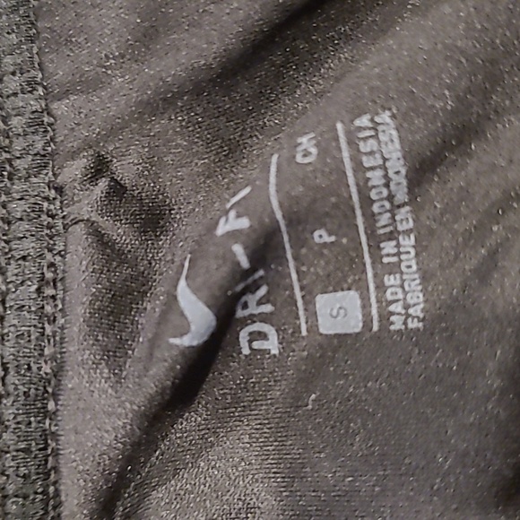 Nike Women's running shorts size small. - Picture 3 of 4